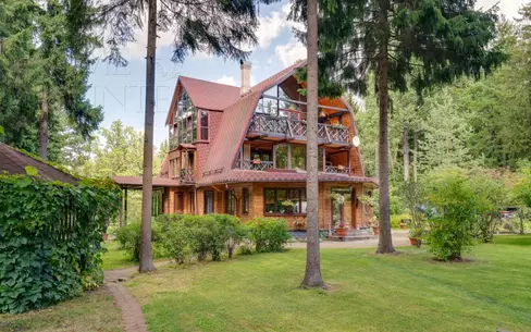3-этажный коттедж 650 м² с отделкой