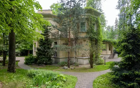2-этажный коттедж 560 м² с отделкой