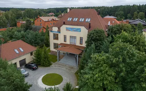 2-этажный коттедж 1 200 м² с отделкой