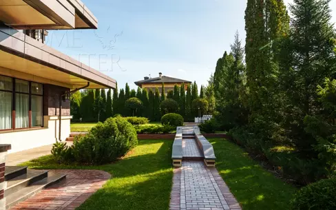 2-этажный коттедж 900 м² с отделкой
