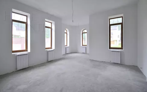 3-этажный коттедж 1 900 м² без отделки