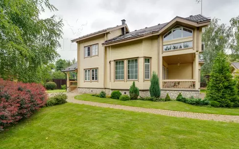 2-этажный коттедж 250 м² с отделкой