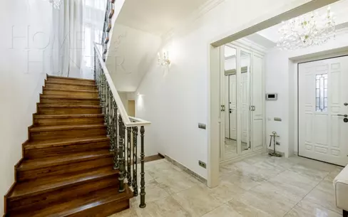 2-этажный коттедж 400 м² с отделкой