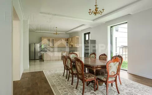 2-этажный коттедж 1 100 м² с отделкой