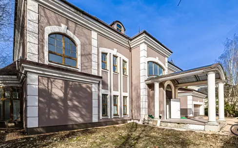 2-этажный коттедж 1 000 м² с отделкой