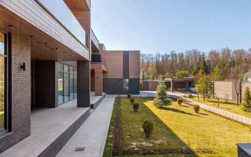 2-этажный коттедж 1 300 м² без отделки