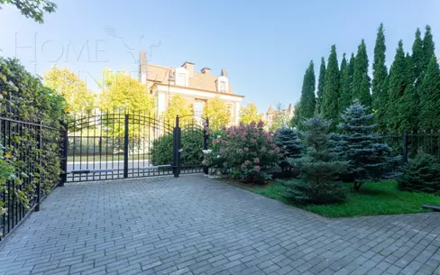 3-этажный таунхаус 293 м² с отделкой