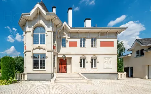 2-этажный коттедж 800 м² с отделкой