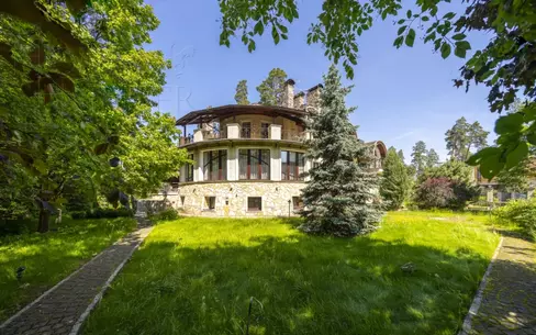 2-этажный коттедж 880 м² с отделкой
