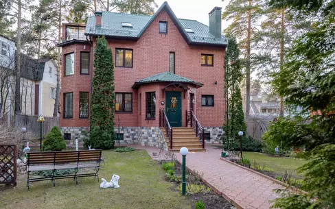 3-этажный коттедж 450 м² с отделкой