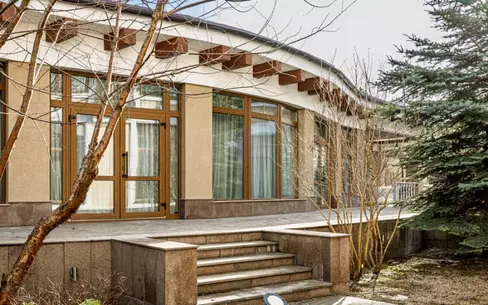 2-этажный коттедж 1 000 м² с отделкой