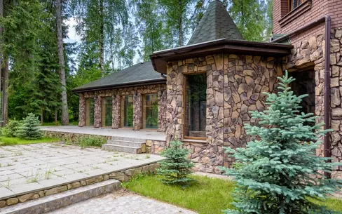 2-этажный коттедж 1 500 м² с отделкой