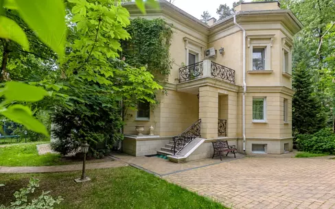 2-этажный коттедж 560 м² с отделкой