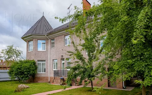 3-этажный коттедж 350 м² с отделкой