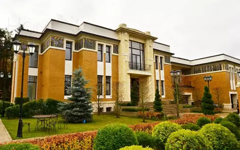 2-этажный коттедж 1 372 м² с отделкой