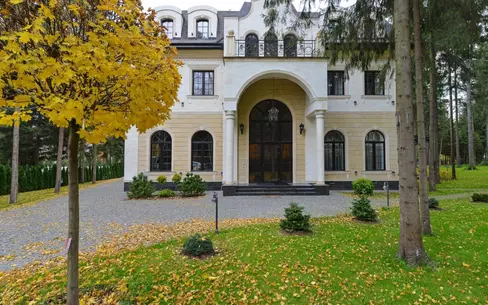 3-этажный коттедж 800 м² с отделкой