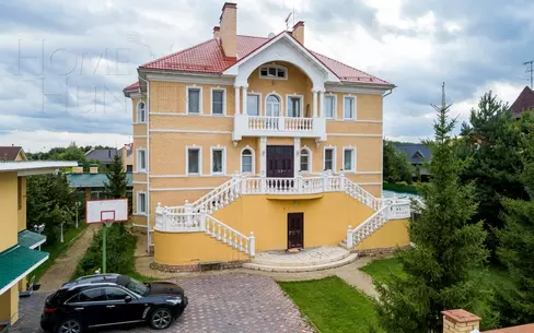 3-этажный коттедж 750 м² с отделкой