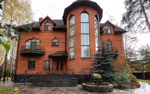 3-этажный коттедж 1 000 м² с отделкой