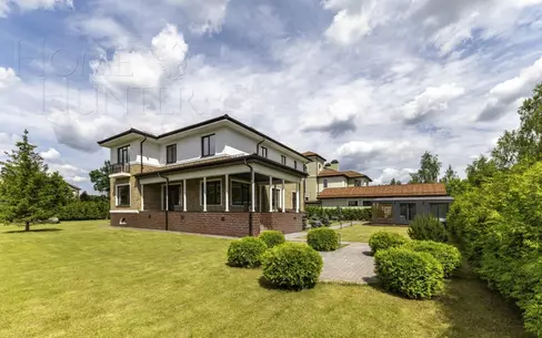 2-этажный коттедж 560 м² без отделки