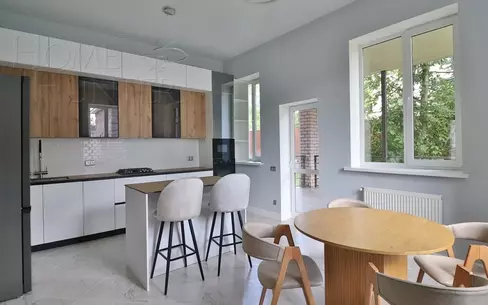 3-этажный коттедж 372 м² с отделкой