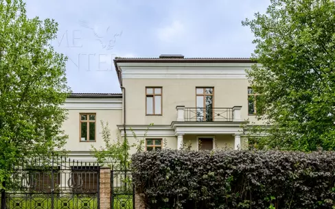 2-этажный коттедж 550 м² без отделки