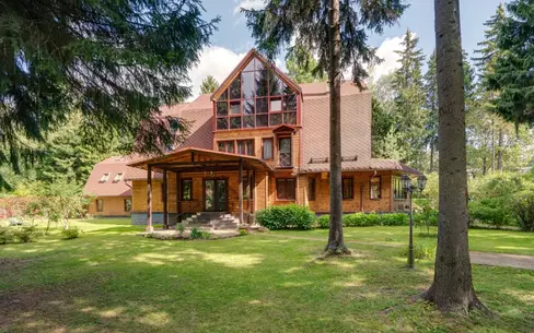 3-этажный коттедж 650 м² с отделкой
