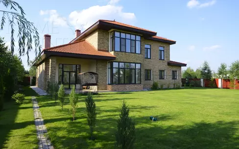 2-этажный коттедж 357 м² с отделкой