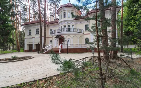 2-этажный коттедж 1 250 м² с отделкой