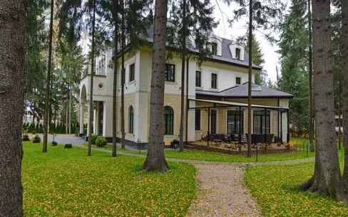 3-этажный коттедж 800 м² с отделкой