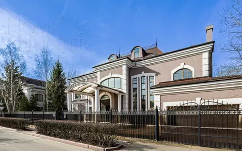 2-этажный коттедж 1 000 м² с отделкой