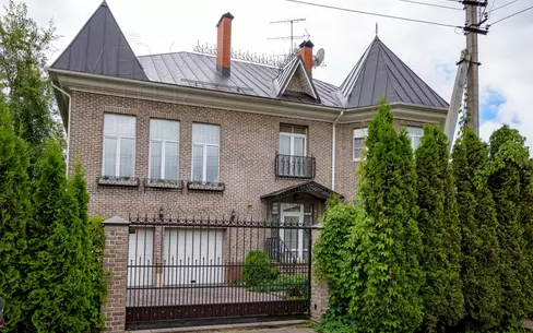 3-этажный коттедж 350 м² с отделкой