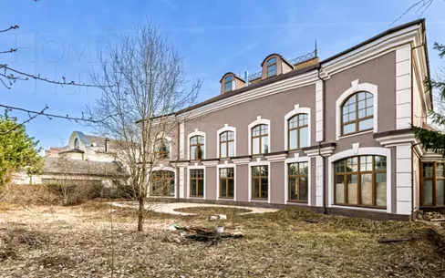 2-этажный коттедж 1 000 м² с отделкой