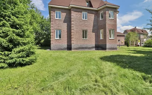 3-этажный коттедж 372 м² с отделкой
