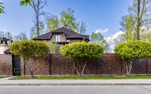 3-этажный коттедж 600 м² без отделки