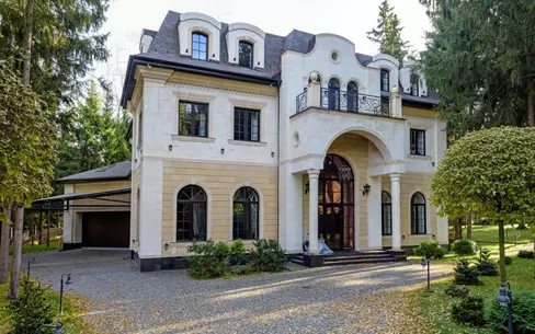 3-этажный коттедж 800 м² с отделкой