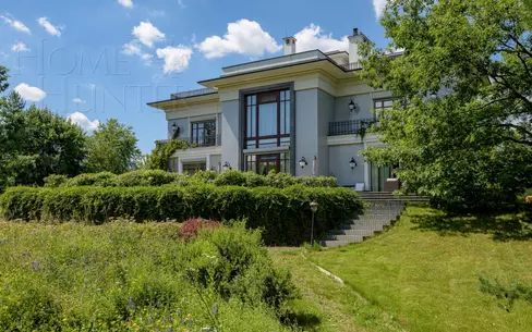 3-этажный коттедж 1 315 м² с отделкой