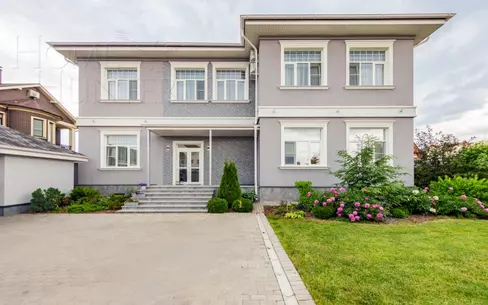 2-этажный коттедж 700 м² с отделкой
