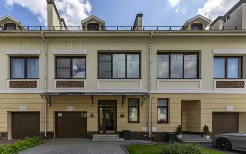 2-этажный таунхаус 250 м² с отделкой