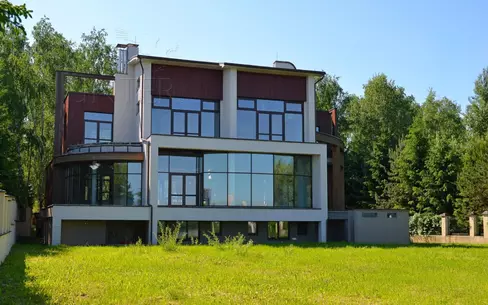 2-этажный коттедж 1 000 м² без отделки