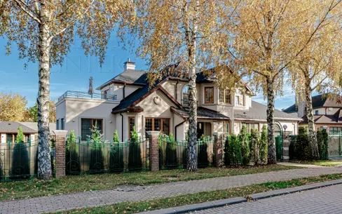 2-этажный коттедж 550 м² с отделкой