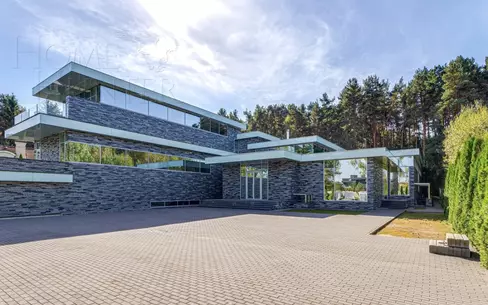3-этажный коттедж 1 546 м² без отделки