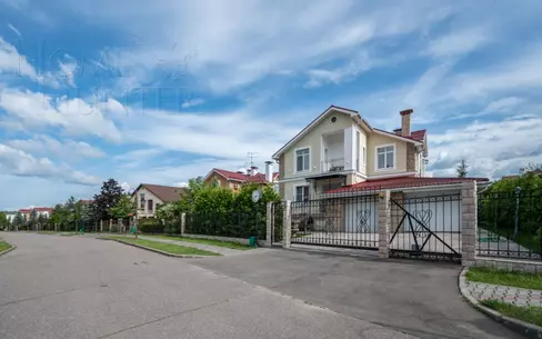 2-этажный коттедж 250 м² с отделкой