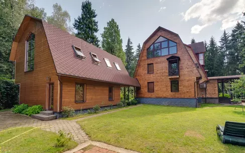 3-этажный коттедж 650 м² с отделкой