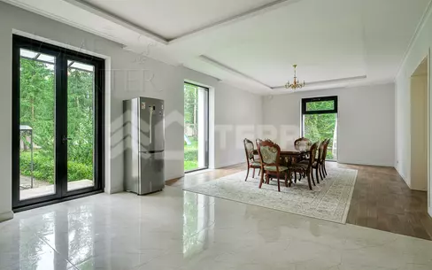 2-этажный коттедж 1 100 м² с отделкой