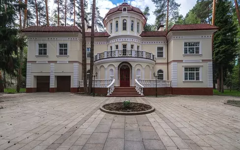 2-этажный коттедж 1 250 м² с отделкой