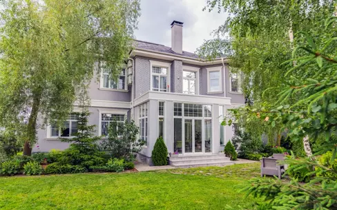 2-этажный коттедж 700 м² с отделкой