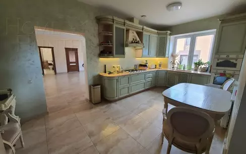 3-этажный коттедж 1 240 м² с отделкой