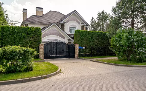2-этажный коттедж 700 м² с отделкой