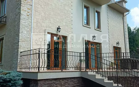 2-этажный коттедж 540 м² с отделкой