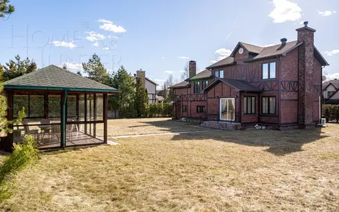 3-этажный коттедж 250 м² с отделкой
